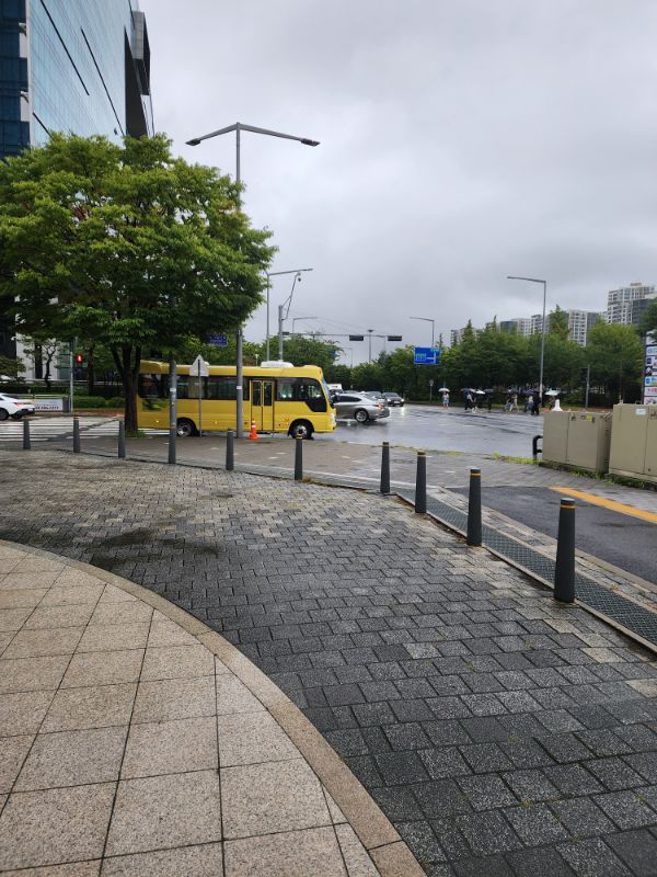 비오는 날 도보 출근길 사진 1